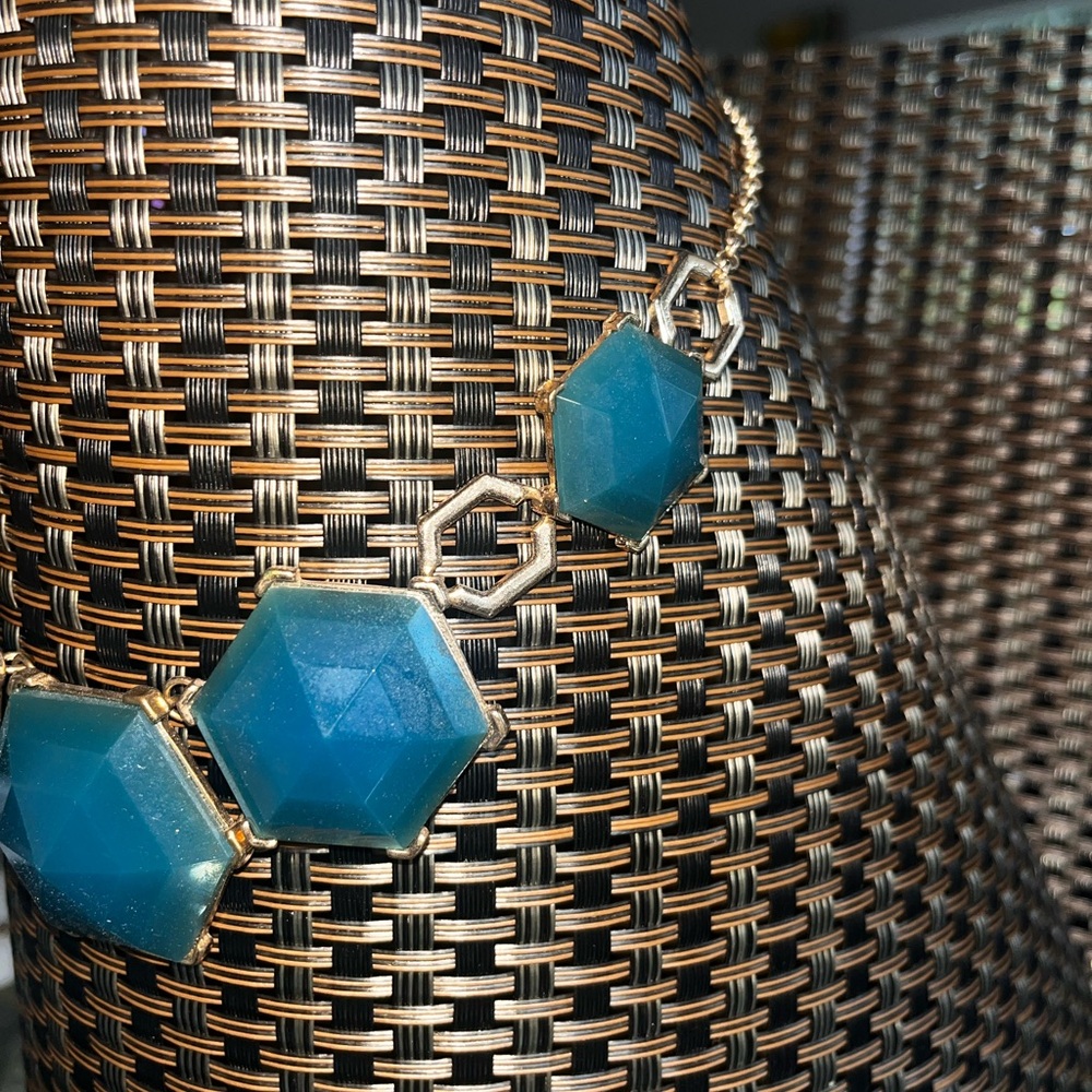 Necklace with faceted, aqua hexagonal stones and gold-tone chain, Adjustable - Picture 3 of 7